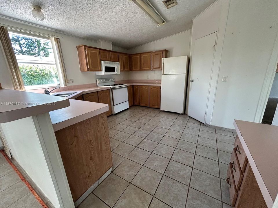 Active With Contract: $219,000 (4 beds, 2 baths, 1690 Square Feet)