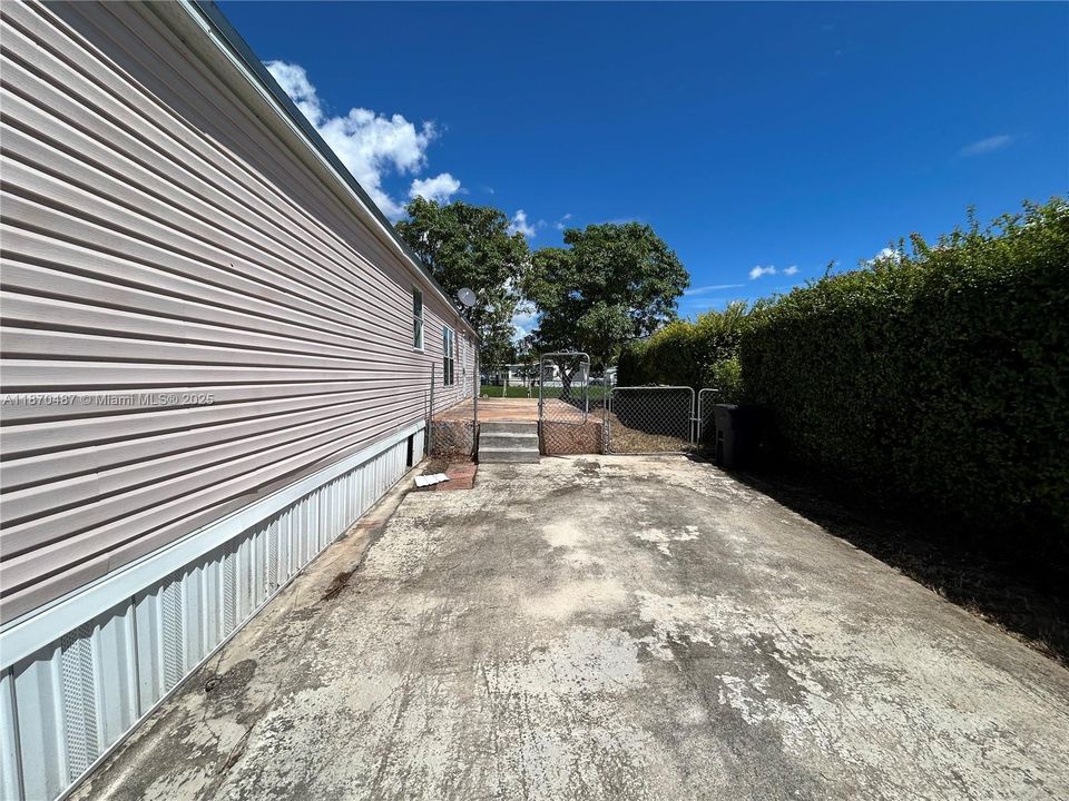 Active With Contract: $219,000 (4 beds, 2 baths, 1690 Square Feet)