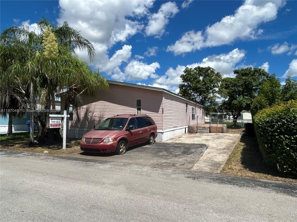 Active With Contract: $219,000 (4 beds, 2 baths, 1690 Square Feet)