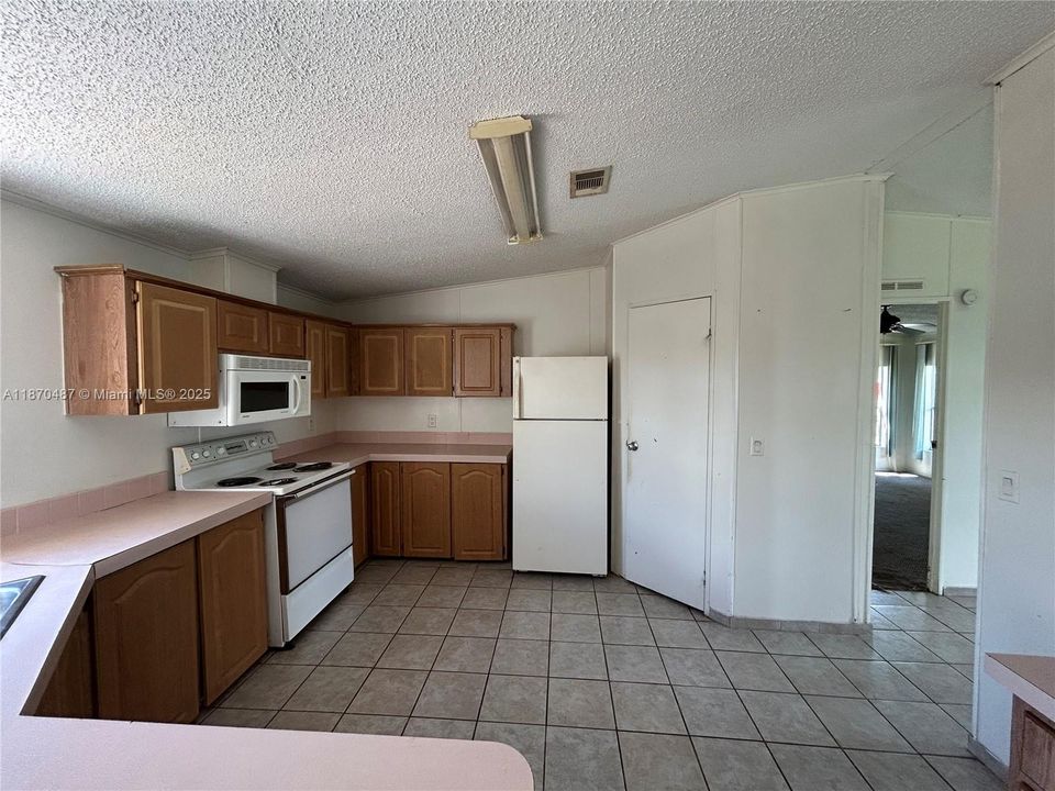 Active With Contract: $219,000 (4 beds, 2 baths, 1690 Square Feet)