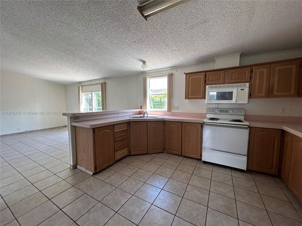 Active With Contract: $219,000 (4 beds, 2 baths, 1690 Square Feet)