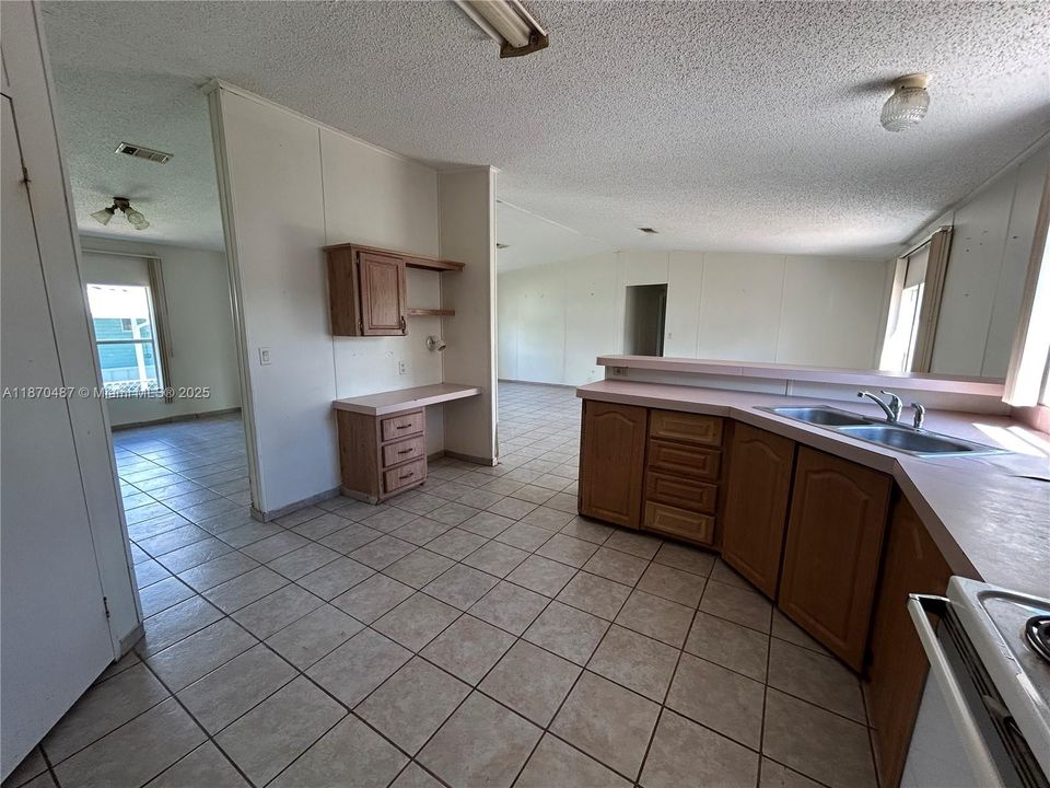 Active With Contract: $219,000 (4 beds, 2 baths, 1690 Square Feet)