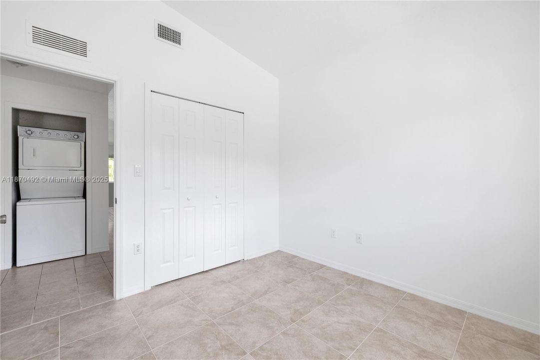 For Sale: $278,000 (3 beds, 2 baths, 1024 Square Feet)
