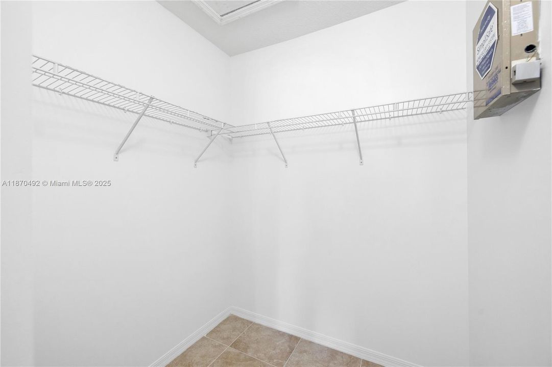 For Sale: $278,000 (3 beds, 2 baths, 1024 Square Feet)