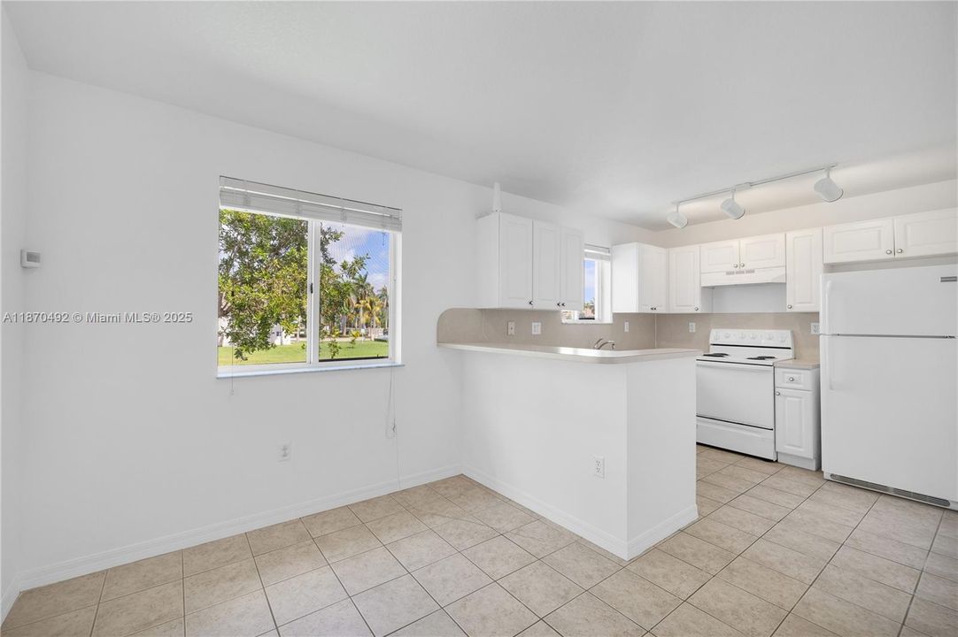 For Sale: $278,000 (3 beds, 2 baths, 1024 Square Feet)