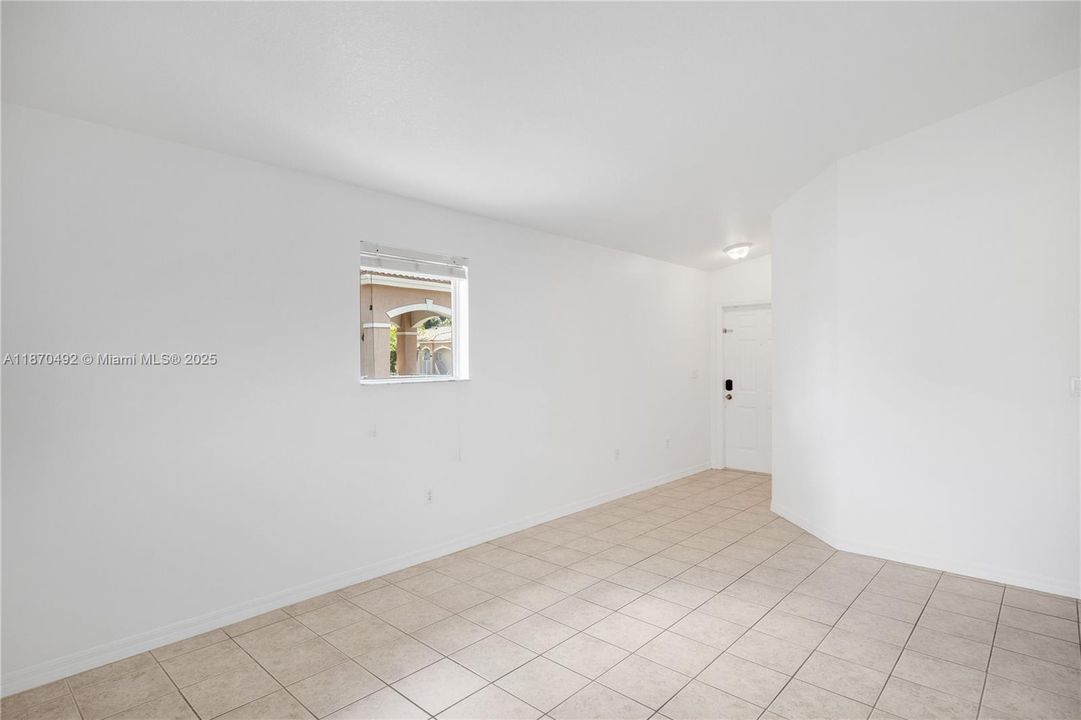 For Sale: $278,000 (3 beds, 2 baths, 1024 Square Feet)