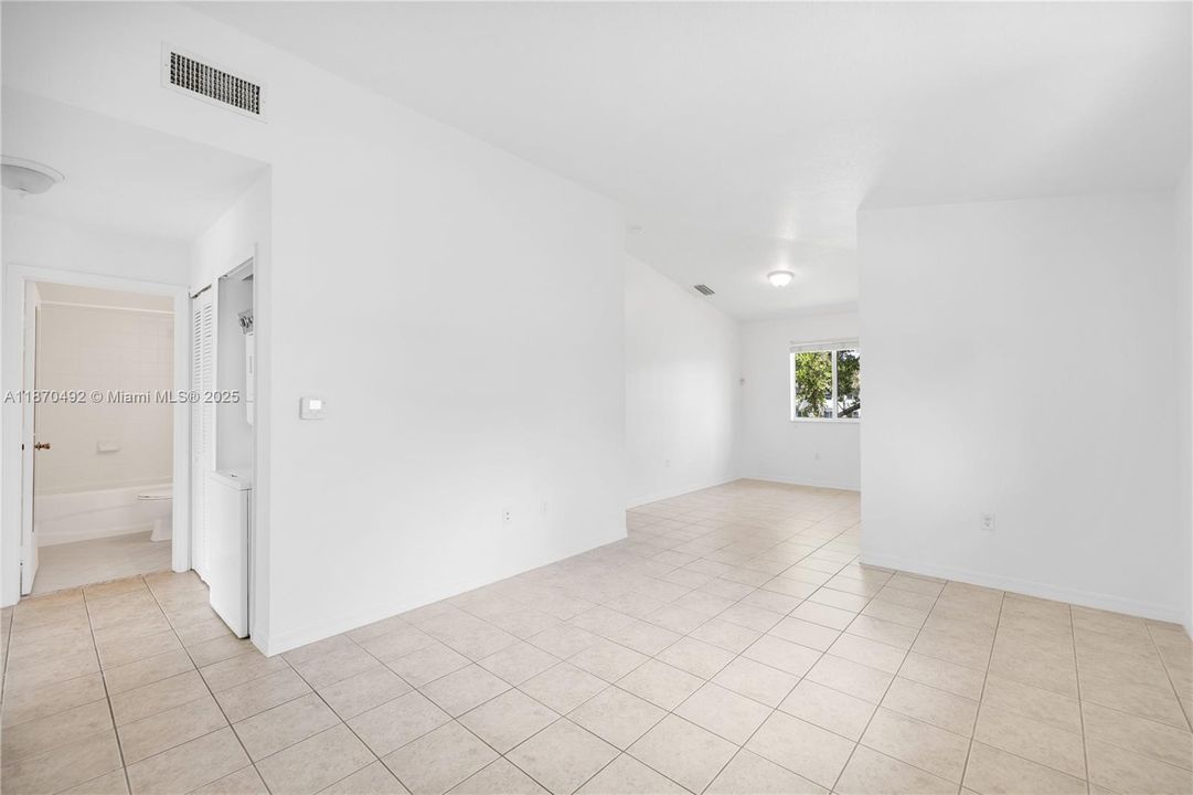 For Sale: $278,000 (3 beds, 2 baths, 1024 Square Feet)