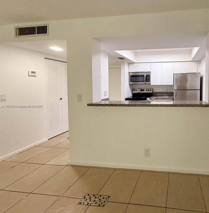 最近售出: $199,900 (2 贝兹, 2 浴室, 933 平方英尺)