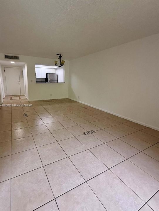 最近售出: $199,900 (2 贝兹, 2 浴室, 933 平方英尺)