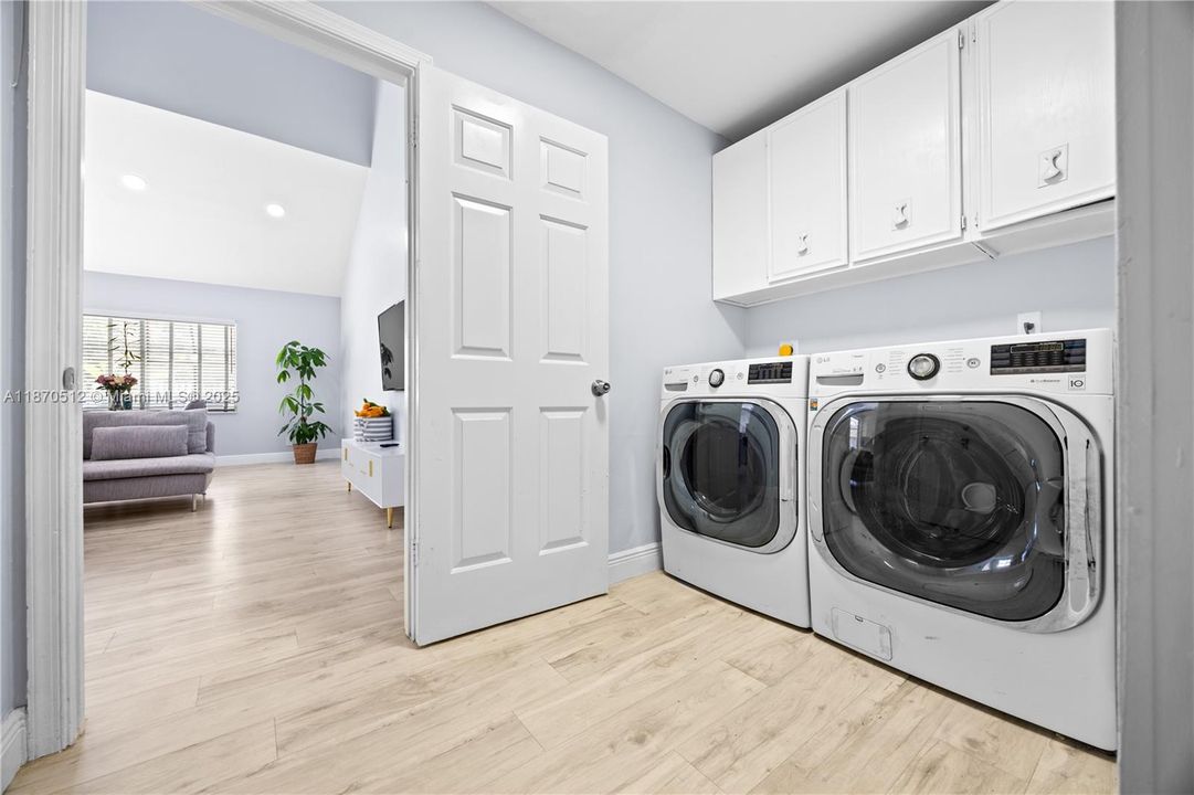 Active With Contract: $5,250 (5 beds, 2 baths, 2386 Square Feet)