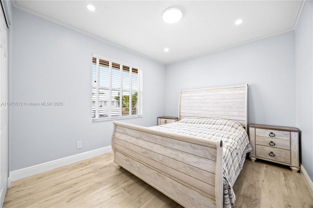 Active With Contract: $5,250 (5 beds, 2 baths, 2386 Square Feet)