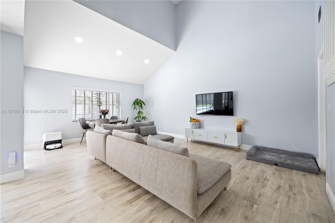 Active With Contract: $5,250 (5 beds, 2 baths, 2386 Square Feet)