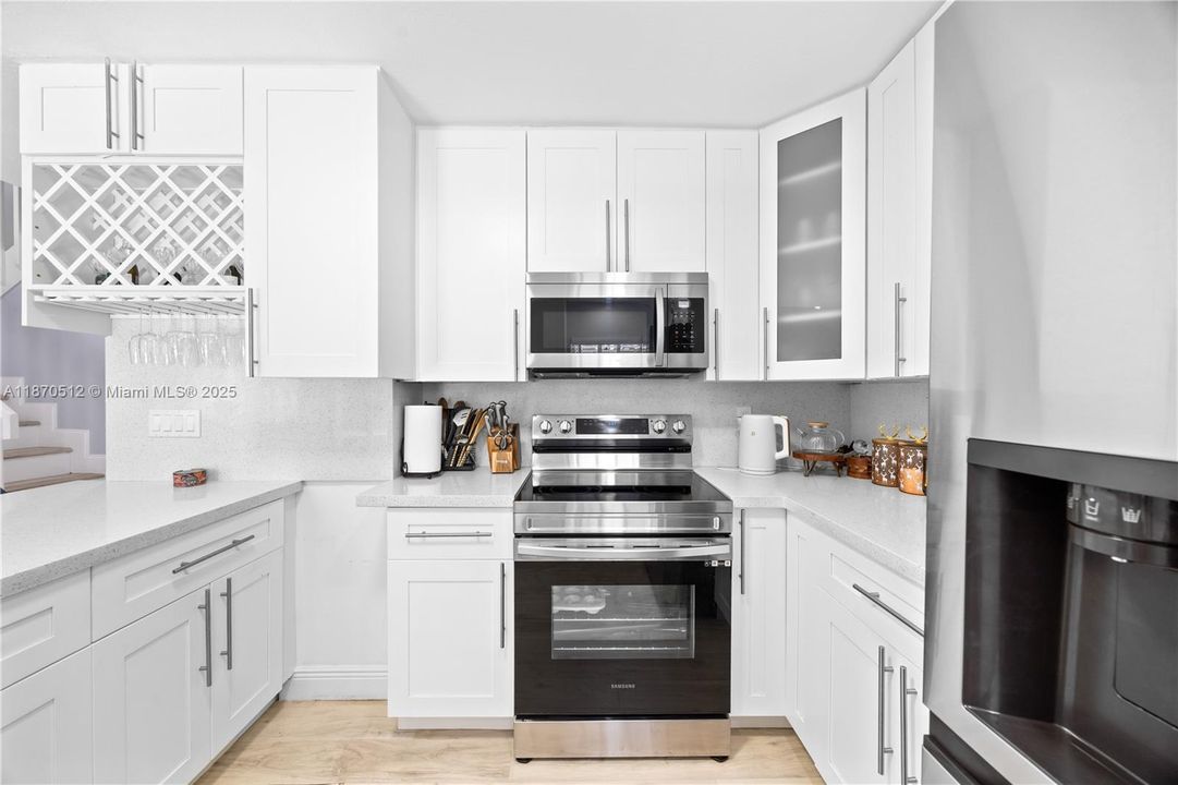 Active With Contract: $5,250 (5 beds, 2 baths, 2386 Square Feet)