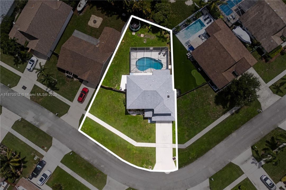 Active With Contract: $5,250 (5 beds, 2 baths, 2386 Square Feet)