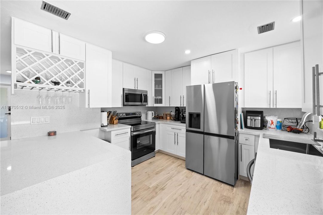 Active With Contract: $5,250 (5 beds, 2 baths, 2386 Square Feet)