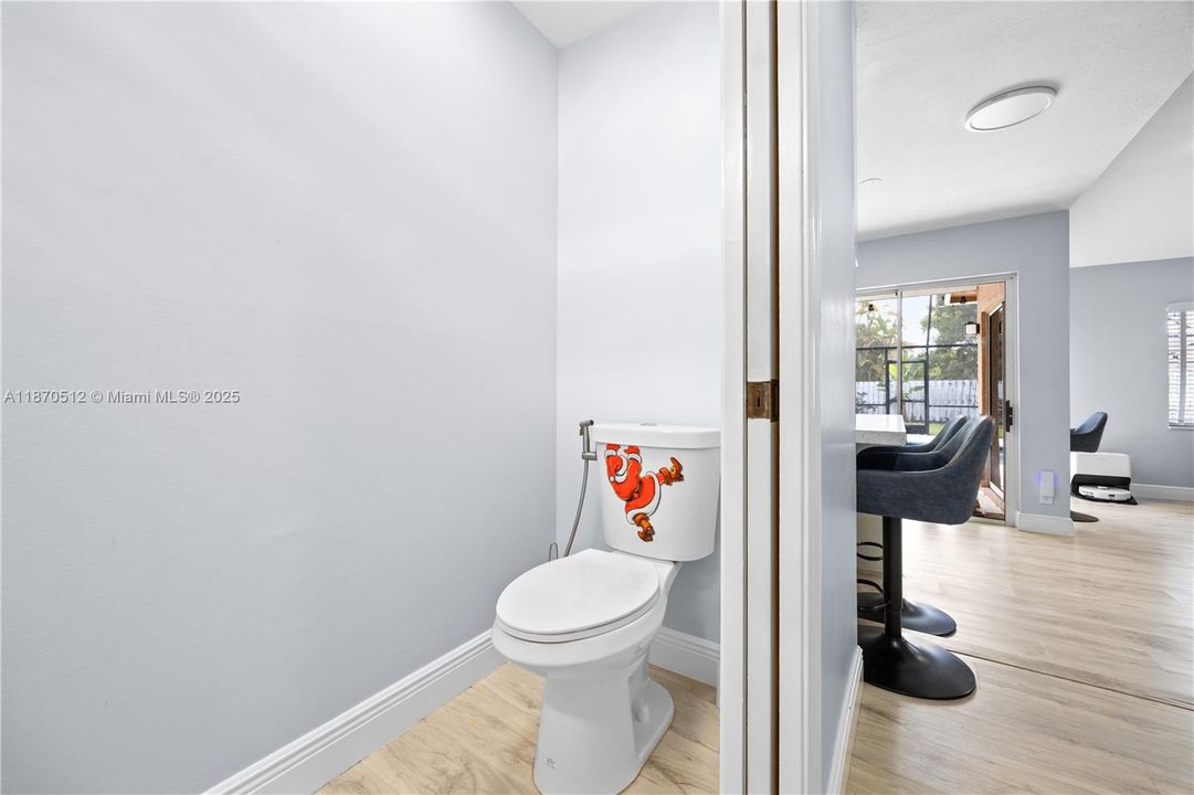 Active With Contract: $5,250 (5 beds, 2 baths, 2386 Square Feet)