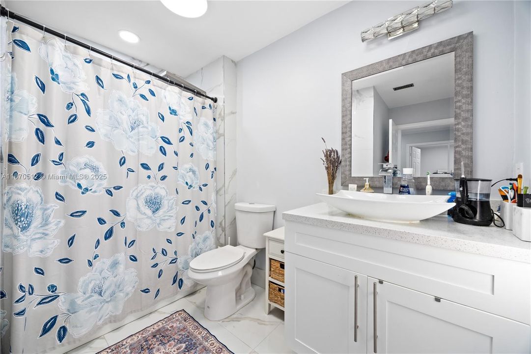 Active With Contract: $5,250 (5 beds, 2 baths, 2386 Square Feet)