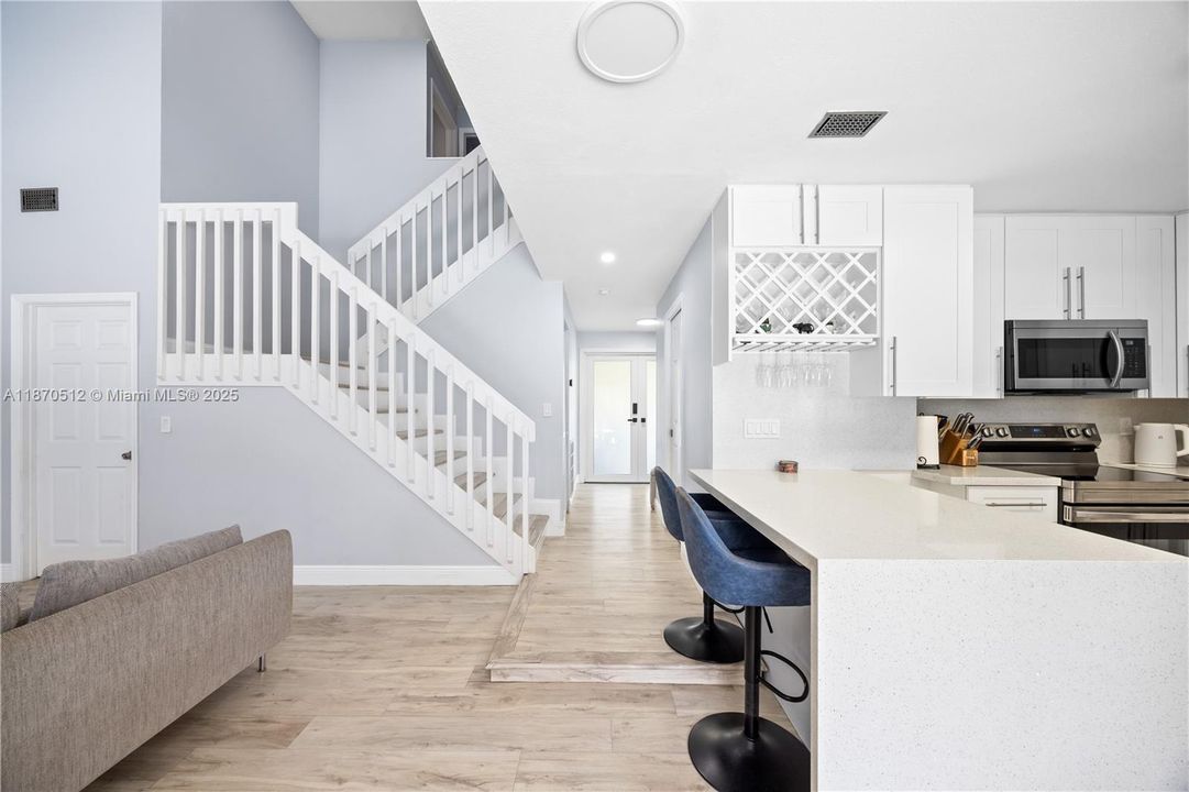 Active With Contract: $5,250 (5 beds, 2 baths, 2386 Square Feet)