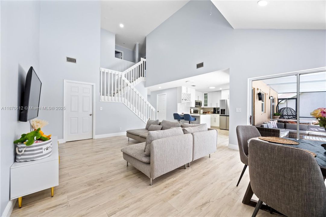 Active With Contract: $5,250 (5 beds, 2 baths, 2386 Square Feet)