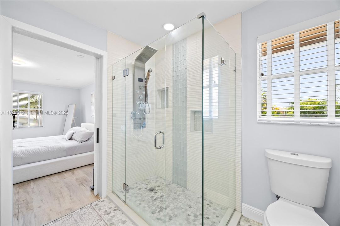 Active With Contract: $5,250 (5 beds, 2 baths, 2386 Square Feet)