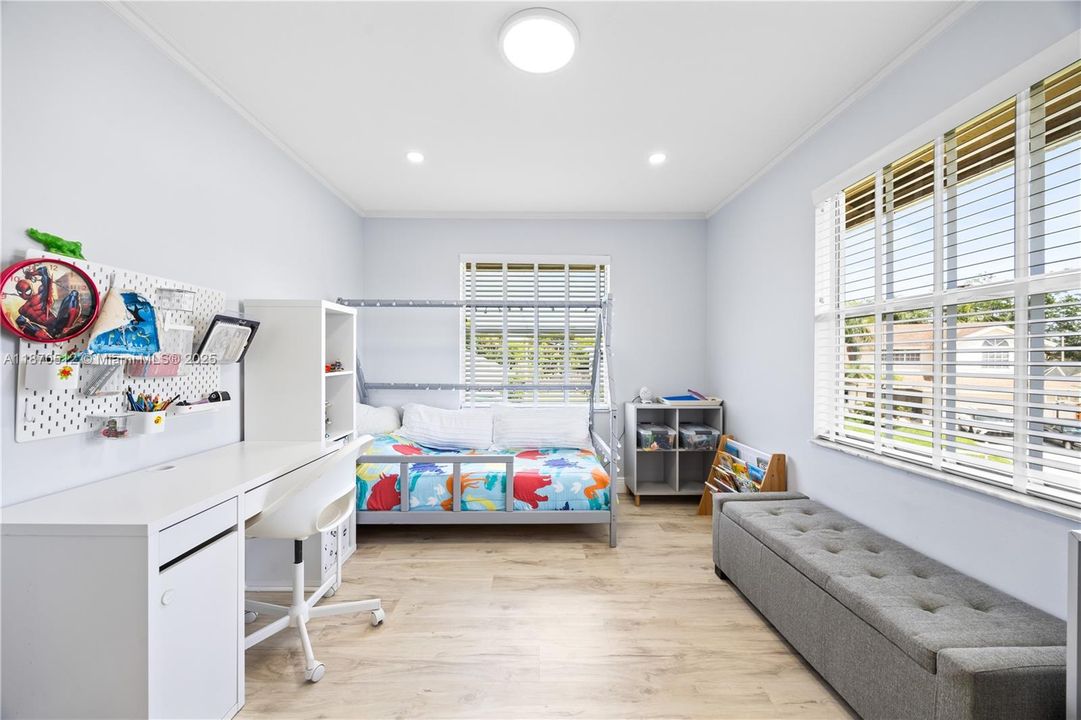 Active With Contract: $5,250 (5 beds, 2 baths, 2386 Square Feet)