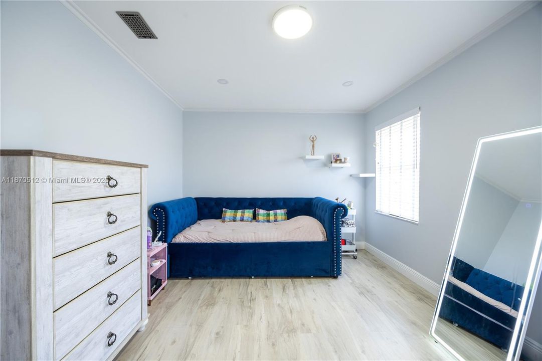 Active With Contract: $5,250 (5 beds, 2 baths, 2386 Square Feet)