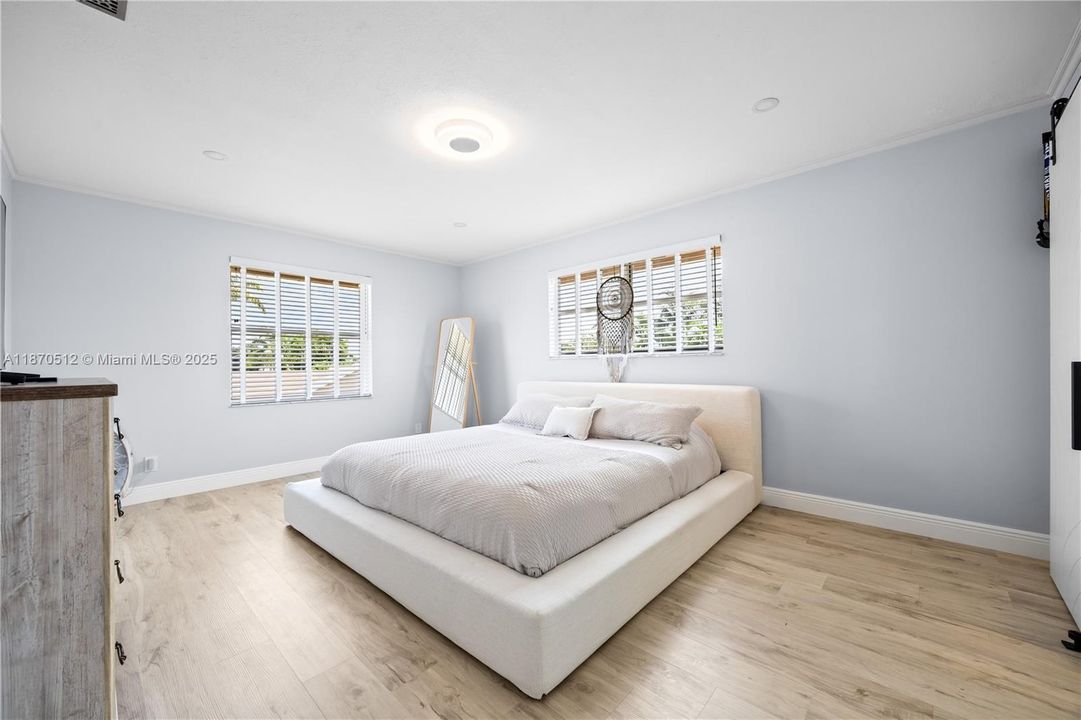 Active With Contract: $5,250 (5 beds, 2 baths, 2386 Square Feet)