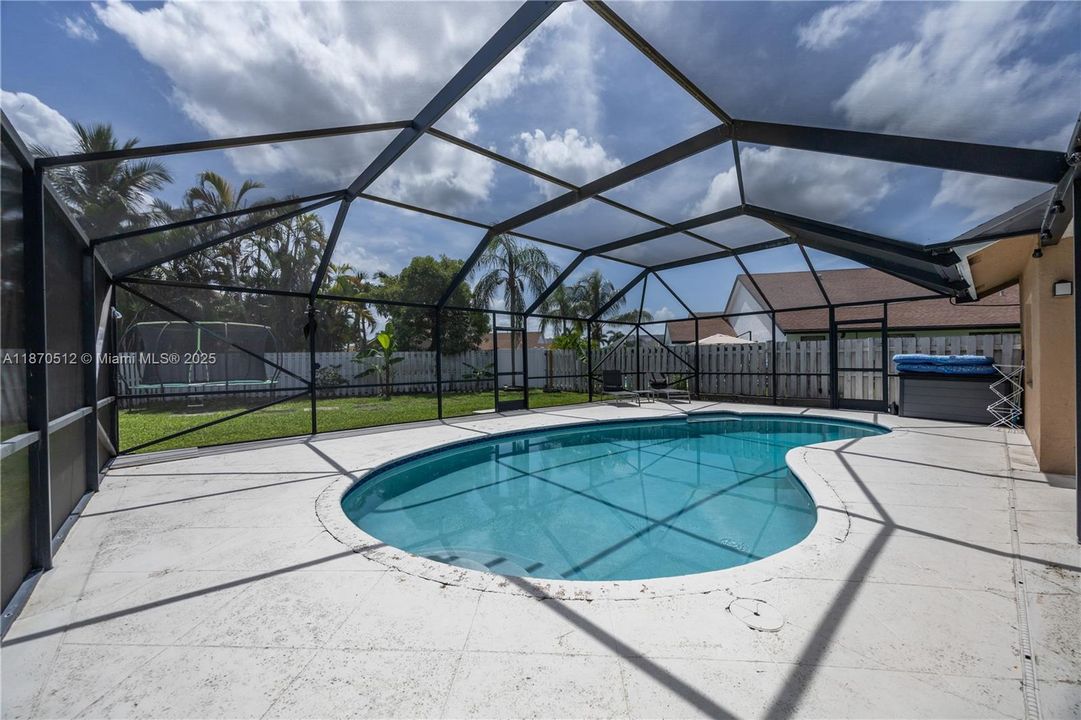 Active With Contract: $5,250 (5 beds, 2 baths, 2386 Square Feet)