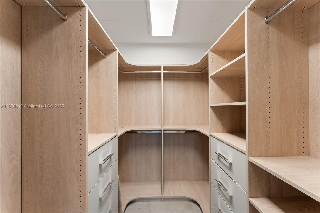 For Sale: $1,450,000 (3 beds, 2 baths, 1734 Square Feet)