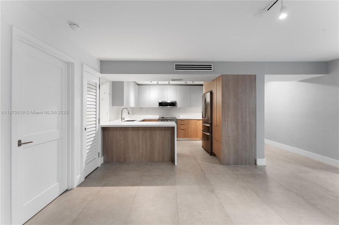 For Sale: $1,450,000 (3 beds, 2 baths, 1734 Square Feet)