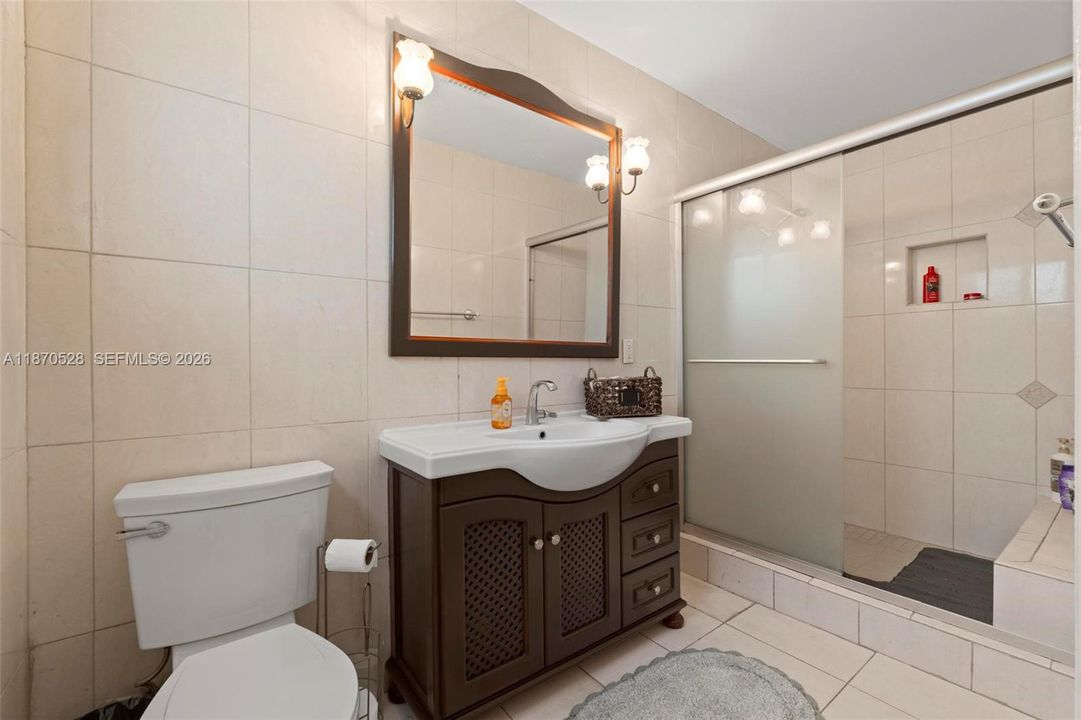Activo con contrato: $2,475,000 (4 camas, 3 baños, 2309 Pies cuadrados)