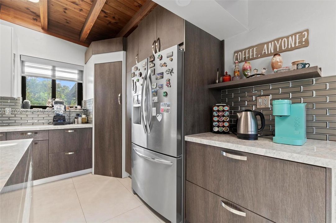 Activo con contrato: $2,475,000 (4 camas, 3 baños, 2309 Pies cuadrados)