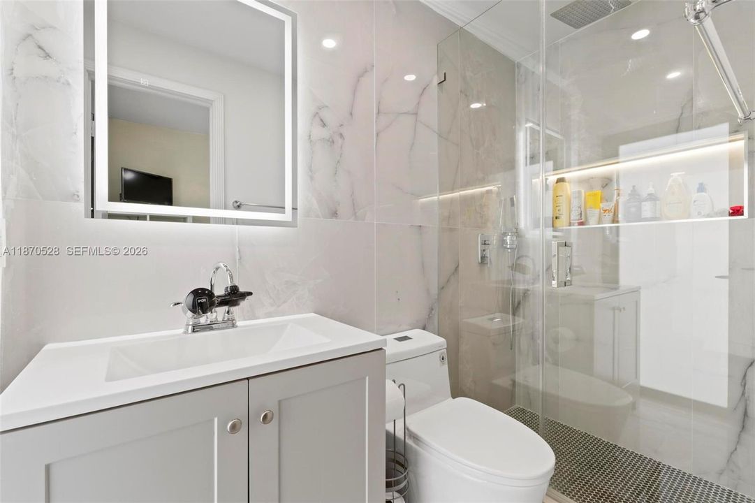 Activo con contrato: $2,475,000 (4 camas, 3 baños, 2309 Pies cuadrados)