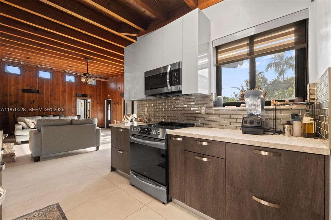 Activo con contrato: $2,475,000 (4 camas, 3 baños, 2309 Pies cuadrados)