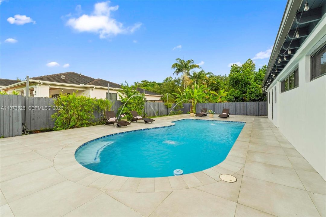 Activo con contrato: $2,475,000 (4 camas, 3 baños, 2309 Pies cuadrados)