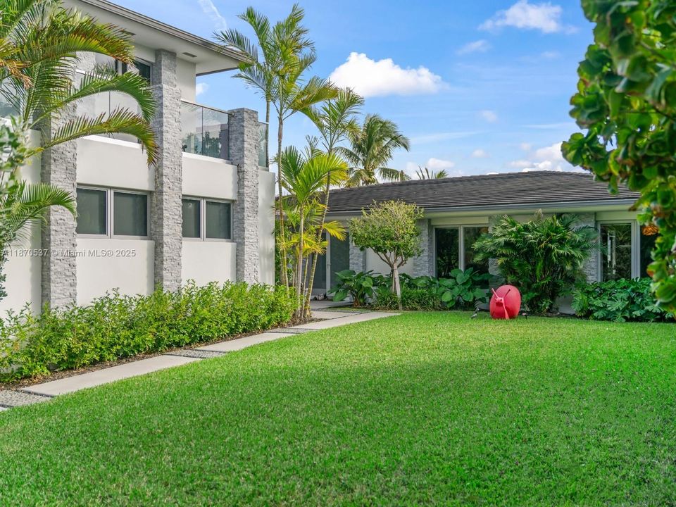 For Sale: $10,950,000 (4 beds, 4 baths, 4225 Square Feet)