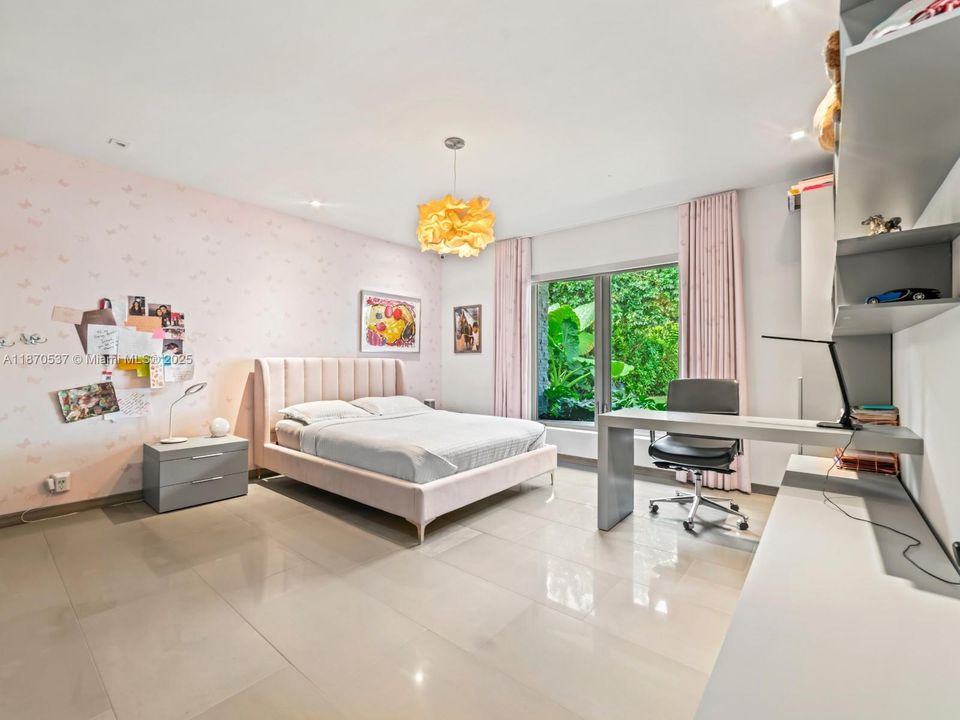 For Sale: $10,950,000 (4 beds, 4 baths, 4225 Square Feet)