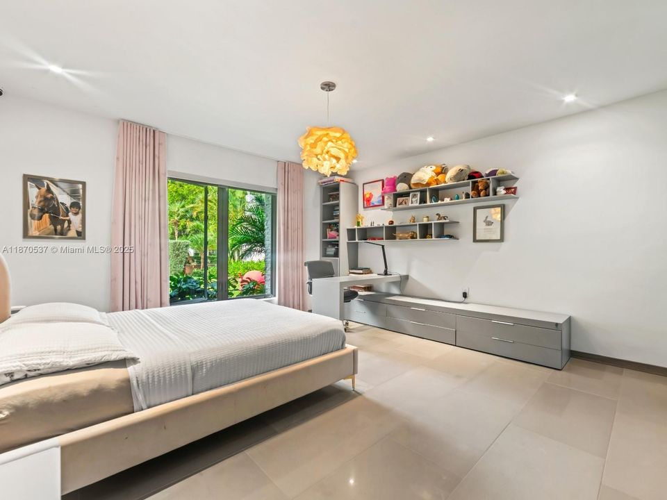 For Sale: $10,950,000 (4 beds, 4 baths, 4225 Square Feet)