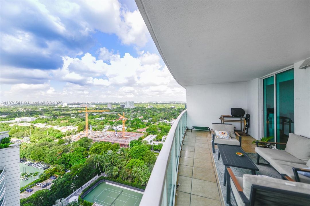 For Sale: $520,000 (1 beds, 1 baths, 791 Square Feet)