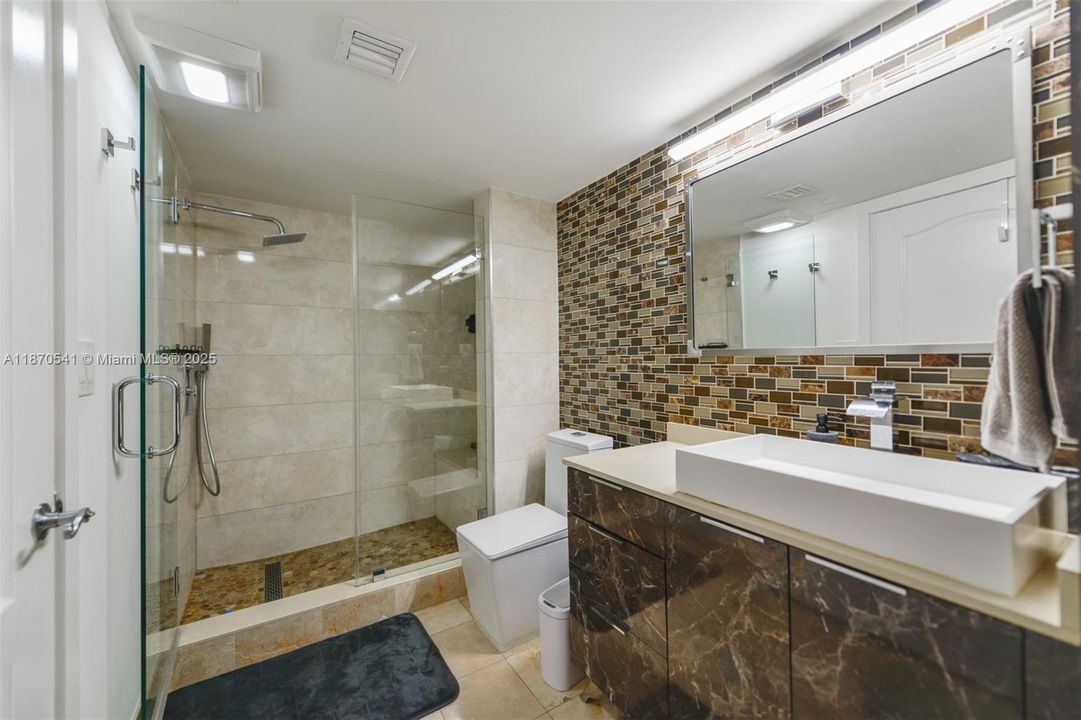 For Sale: $520,000 (1 beds, 1 baths, 791 Square Feet)