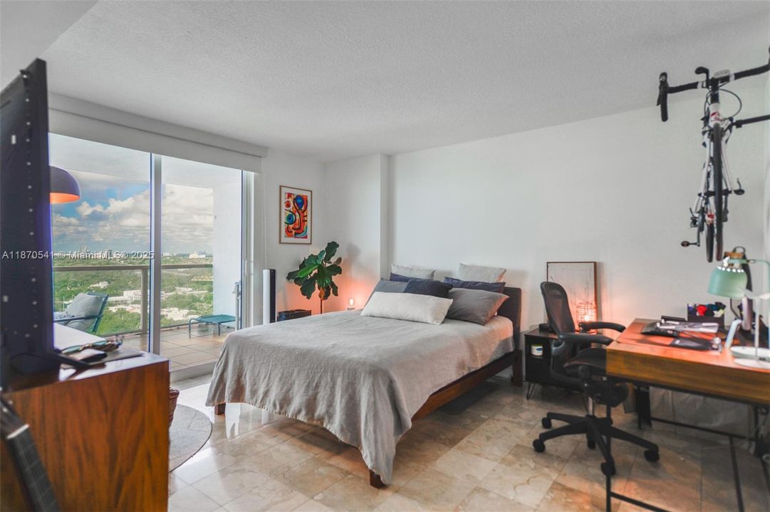 For Sale: $520,000 (1 beds, 1 baths, 791 Square Feet)