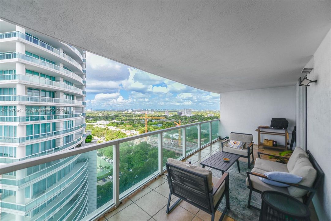 For Sale: $520,000 (1 beds, 1 baths, 791 Square Feet)