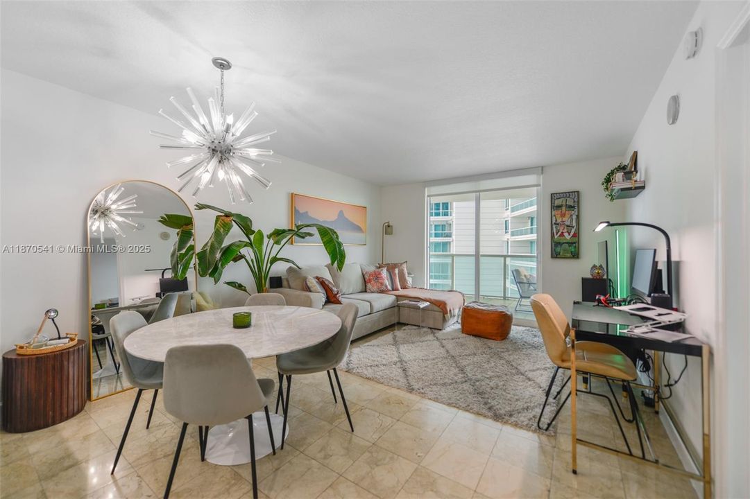For Sale: $520,000 (1 beds, 1 baths, 791 Square Feet)
