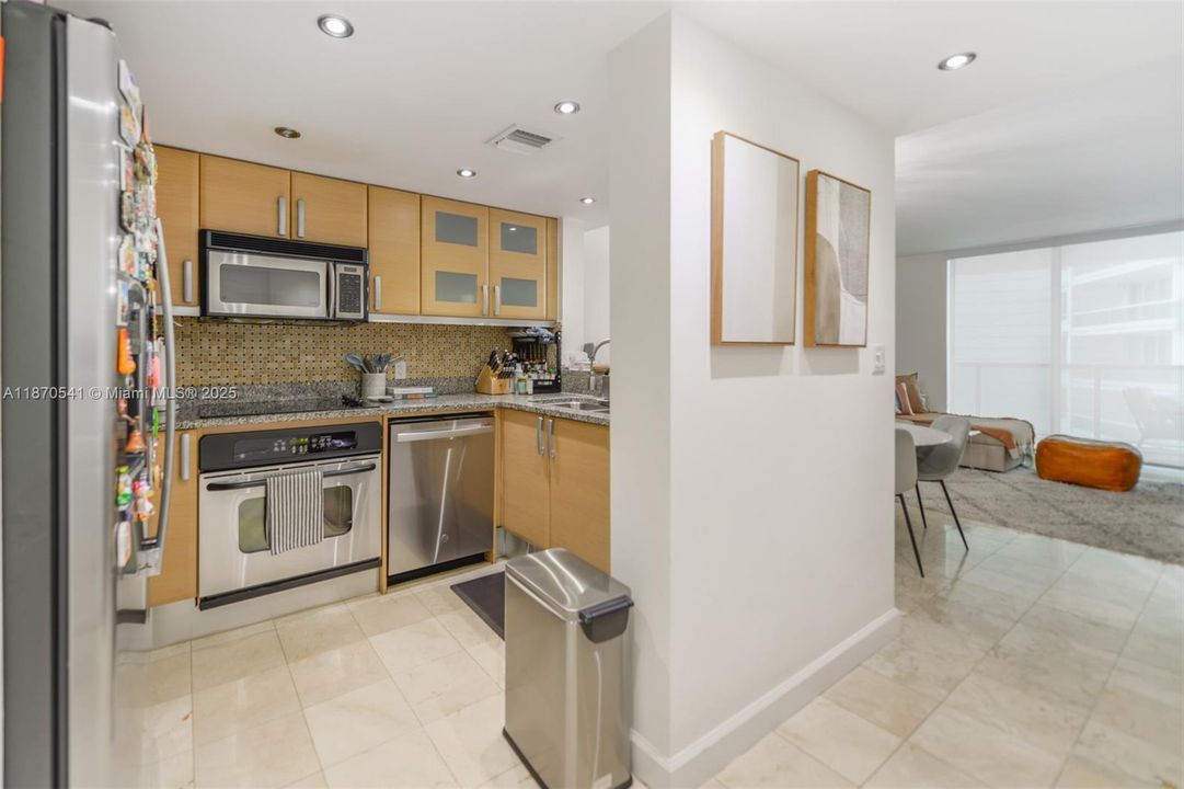 For Sale: $520,000 (1 beds, 1 baths, 791 Square Feet)