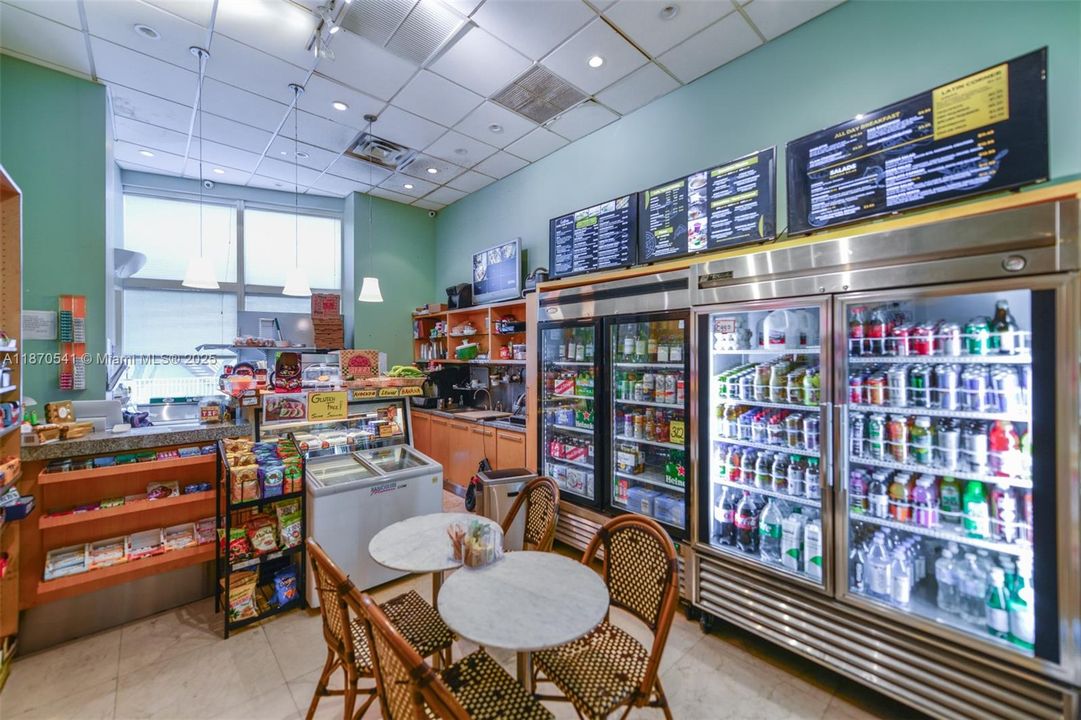 For Sale: $520,000 (1 beds, 1 baths, 791 Square Feet)