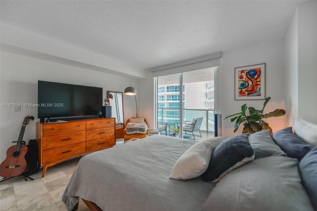 For Sale: $520,000 (1 beds, 1 baths, 791 Square Feet)