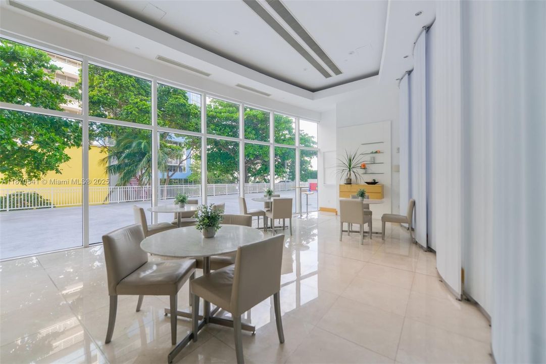 For Sale: $520,000 (1 beds, 1 baths, 791 Square Feet)