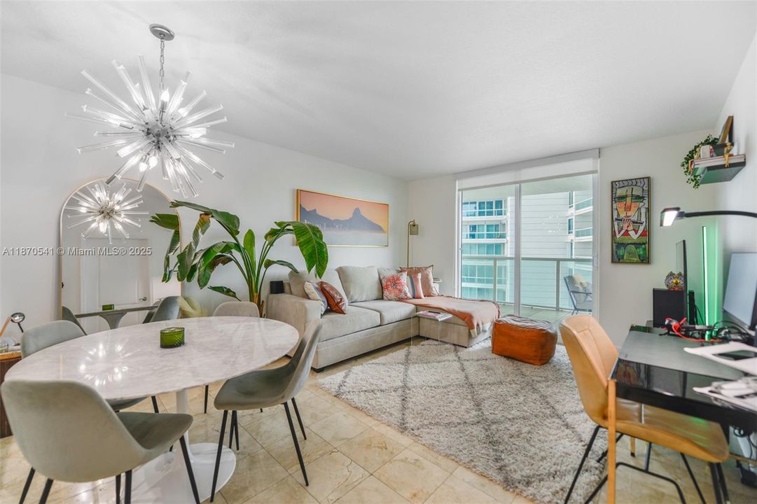 For Sale: $520,000 (1 beds, 1 baths, 791 Square Feet)