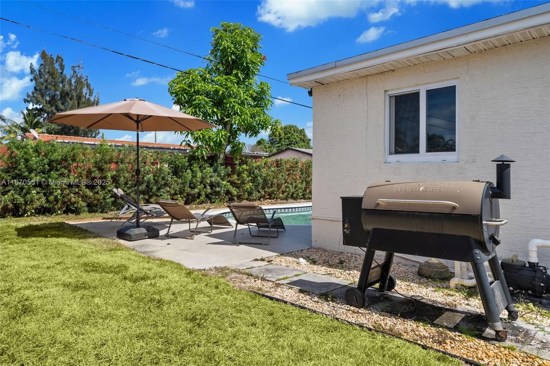 Active With Contract: $4,000 (4 beds, 3 baths, 1210 Square Feet)