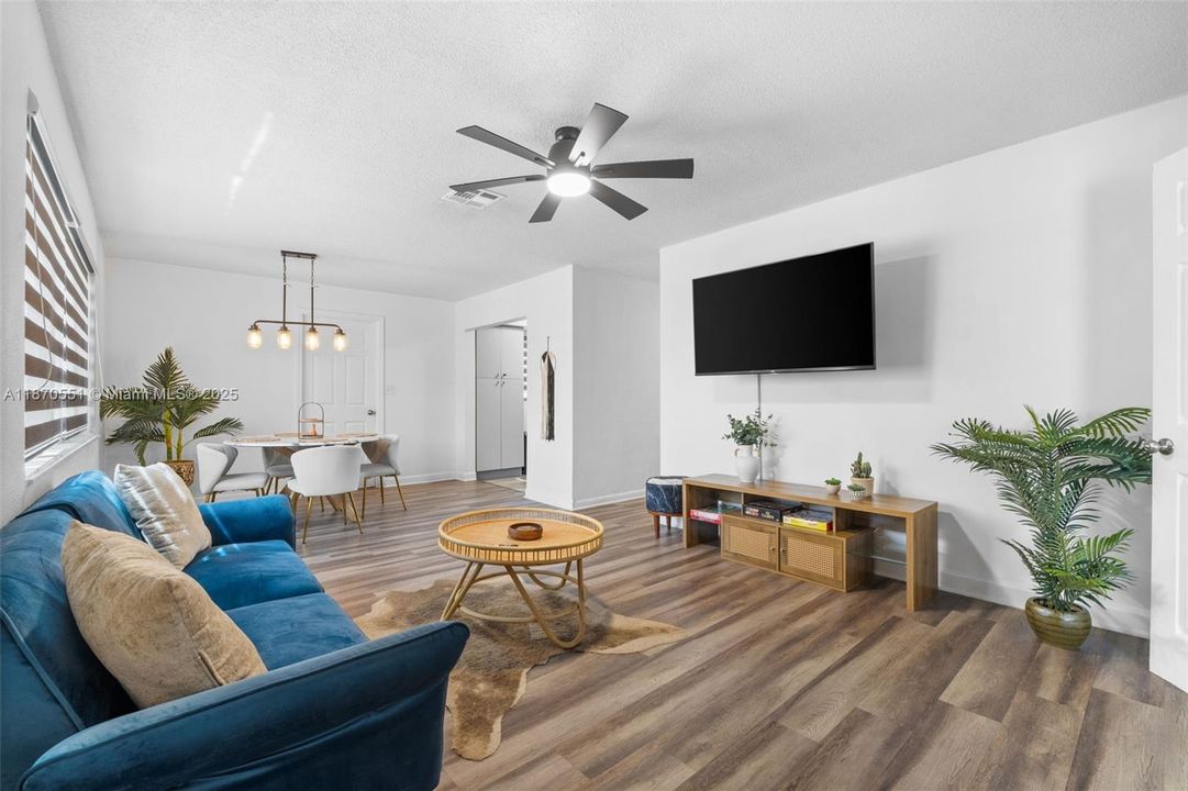 Active With Contract: $4,000 (4 beds, 3 baths, 1210 Square Feet)